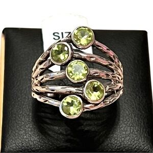 Gorgeous Artisan Sterling Silver Peridot Ring Size 8